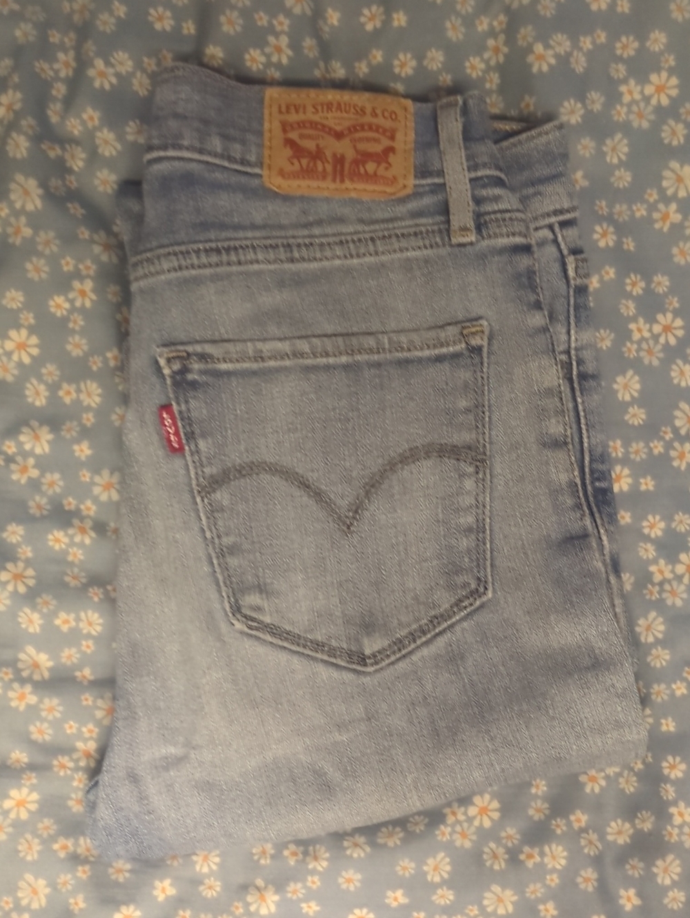 Levi's Women's Light Wash Crop Jeans